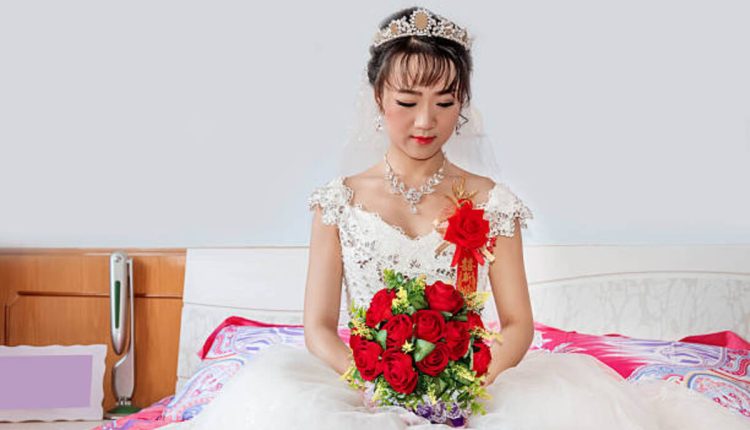 How to Wear a Red Strapless Dress